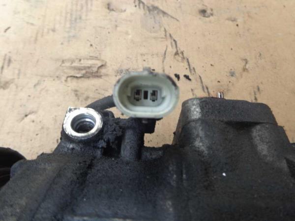 COMPRESSEUR DE CLIMATISATION RENAULT 3.0DCI V6 - Vue 3